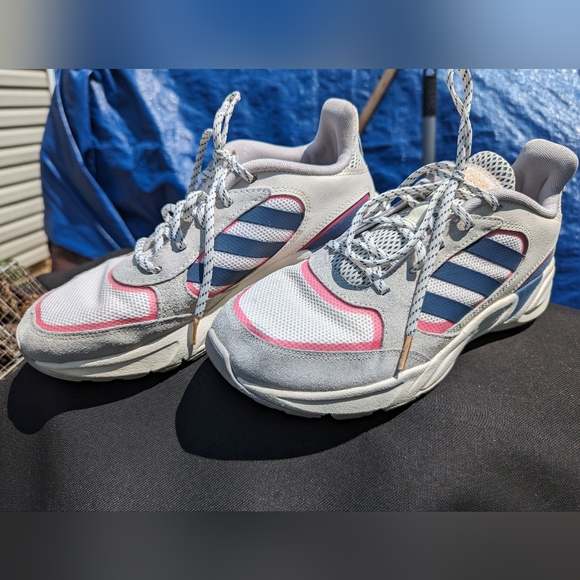 Adidas women's shoes size 8.5 - Picture 1 of 7